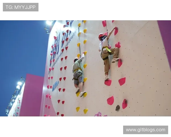 重庆攀岩队勇攀高峰的奋斗故事与赛事精彩回顾