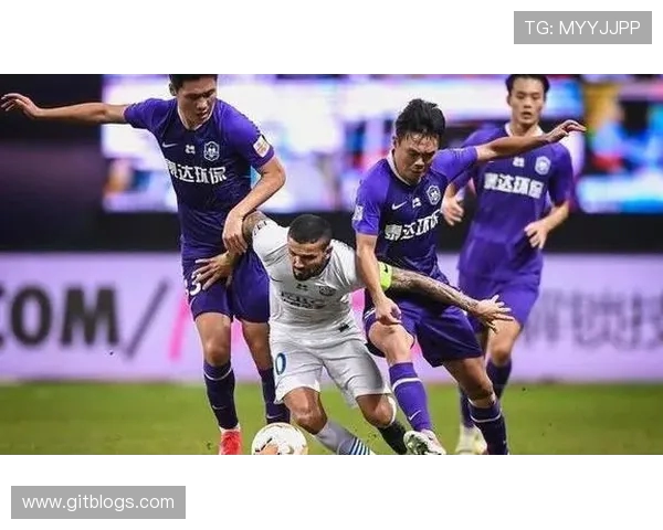 新疆队与浙江稠州银行的激烈对决引发球迷热议与期待 新疆队与浙江稠州银行的激烈对决引发球迷热议与期待